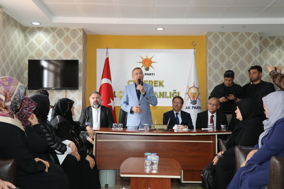fuatoktay's tweet photo. 📍 Yozgat - Çekerek

AK Parti Çekerek İlçe Başkanlığı’nda, AK Parti Yozgat İl Başkanımız Sayın Hasan Kandemir ve İlçe Başkanımız Sayın Mehmet Akkan ile birlikte  hemşehrilerimizle bir araya geldik.

Kıymetli hemşehrilerimizin huzuru, mutluluğu ve memleketimizin gelişmesi bizim için en büyük mutluluktur.

@akpartiyozgat
@HasankandemirAv
@CekerekKaymakam
@Ckcankurt