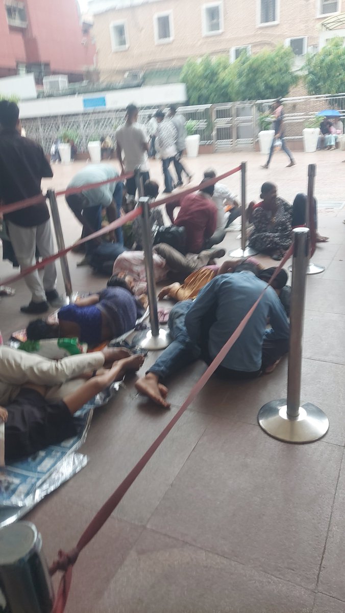 mrthampi's tweet photo. AIIMs perhaps only hospital in the country where in the OPDs..even after the Doctors leave ppl don't go home  .they stay overnight in the premises and almost live there for their next chance if consultation https://t.co/AW4E2EmdGs