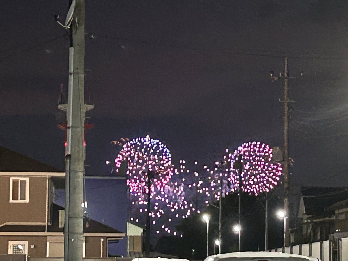 cc_prac634's tweet photo. 途中のコンビニから眺めた花火。次に見るときはもっと近くで見たいね🤔 https://t.co/RYReqEsCDp