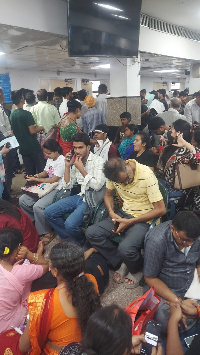 mrthampi's tweet photo. AIIMs perhaps only hospital in the country where in the OPDs..even after the Doctors leave ppl don't go home  .they stay overnight in the premises and almost live there for their next chance if consultation https://t.co/AW4E2EmdGs