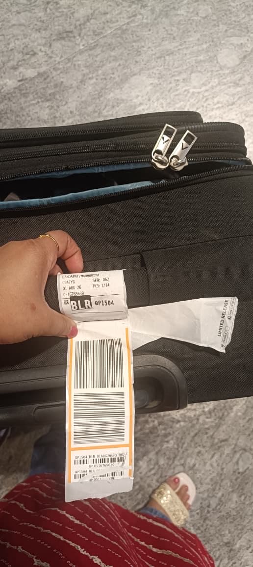 soommmuuuu__'s tweet photo. Very disappointed with @AkasaAir. My checked-in baggage was delivered with the zipper open, putting my belongings at risk. This is unacceptable. Please investigate this incident and provide a resolution. Flight QP1504 | BBI →BLR | 01Aug2026. Kindly DM me. #AkasaAir #BaggageIssue https://t.co/QO5wNrrhDu