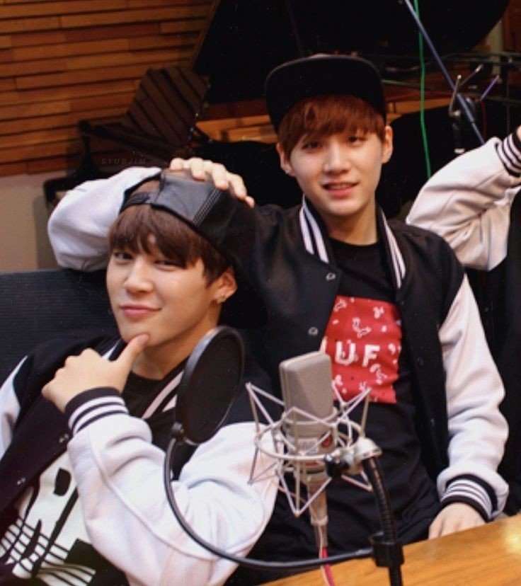 9395minss's tweet photo. mini yoonmin 🤏😭 https://t.co/6Px74YfMrg