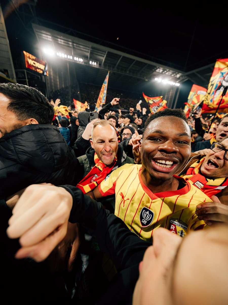 msangare2002's tweet photo. Il y a des aventures qui marquent une carrière, et d’autres qui marquent une vie.

Même si ce chapitre n’a duré qu’une saison, il restera à jamais gravé dans mon cœur.

Merci au RC Lens, à mes coéquipiers, au staff, aux dirigeants et à tous ceux qui travaillent dans l’ombre pour ce club. Merci aux supporters pour votre passion, votre soutien et l’amour que vous m’avez témoigné dès mon arrivée.

Nous avons partagé des moments inoubliables : une Coupe de France remportée pour la première fois dans l’histoire du club, une qualification en Ligue des Champions et des émotions que je n’oublierai jamais.

Aujourd’hui, il est temps pour moi d’écrire une nouvelle page. Je pars avec beaucoup de fierté, de gratitude et des souvenirs pour la vie.

Lens aura toujours une place particulière dans mon cœur.

Merci pour tout…
À bientôt les Sang et Or❤️💛