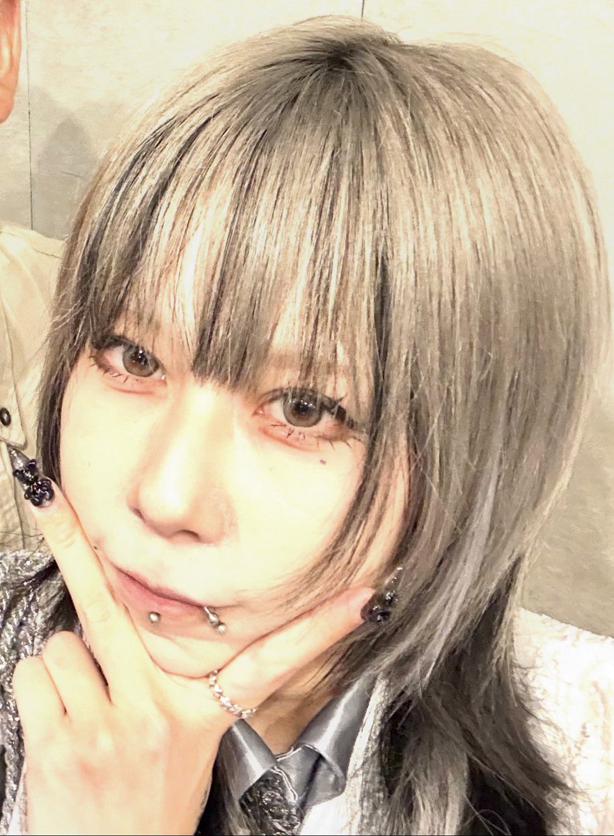 ken9557's tweet photo. #海琳シル は僕にアイドル、推し活の素晴らしさを教えてくれた存在。緊張してた初心者な自分を、優しく明るく迎えてくれた。シルを推し初めたおかげで今の自分があると思ってる。本当にありがたい存在。年下だけど、姉のように思ってる。
無事眷属になれたので、末長く推させていただきます。 https://t.co/aY1vpsH16Y