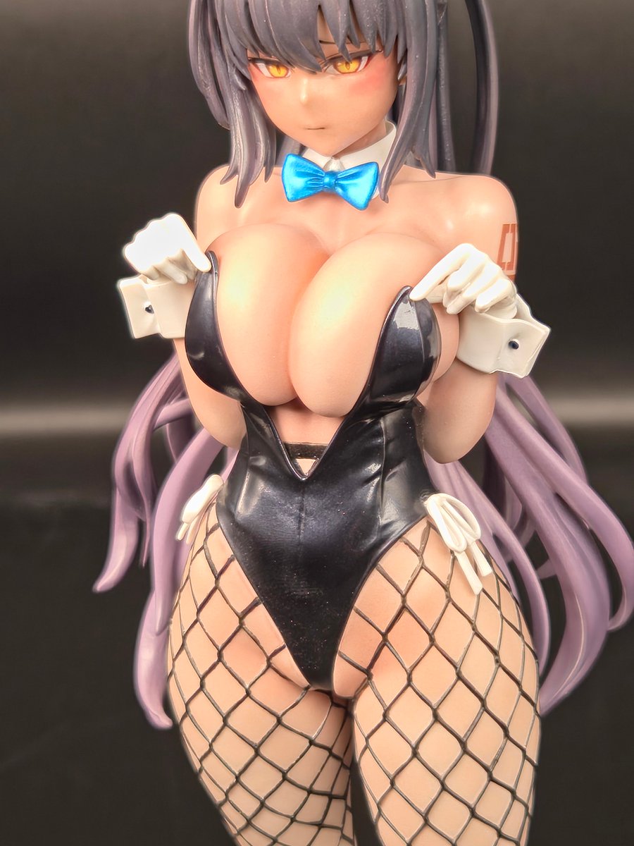 kumayawaya1's tweet photo. ガレキ6体目！
ブルアカ　バニー角盾カリンできました！

モールドのおかげで網タイツのなんとか塗装うまく出来ました！
褐色キャラ初めてで手探りでしたが楽しかったです😊
参考にさせて頂いた先人達に感謝…！！
#ブルーアーカイブ
#ガレージキット https://t.co/E7KdGdWZgm