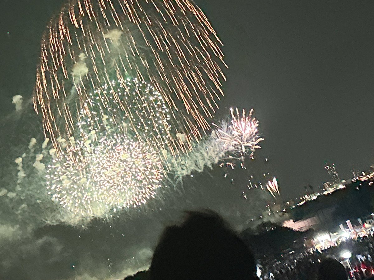 kafemona's tweet photo. 花火めっちゃ綺麗じゃった🎆 https://t.co/vN0zbQMIqr
