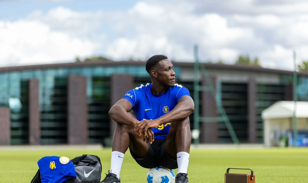 JacobsBen's tweet photo. 🗣️ Danny Welbeck on what he brings to Chelsea. "I’m coming to the later stage of my career, but I'm as hungry as ever and as passionate as ever, ready to put everything into this next chapter.

"Obviously, with age comes experience, and I've got invaluable experience. I’ve been around the Premier League for a long, long time and I’ve been at some big clubs. With everything that I've experienced in my time as a Premier League footballer, I've learned so much.

"It’s given me such a good outlook about what I can do to help, not just myself, but others around me as well. I’ve seen a lot, so I've always got a lot of advice for some of the younger players who want to take it on board, and it's amazing to be in this position."