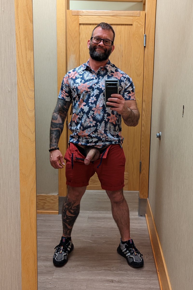 Bare_Care_Bear's tweet photo. Let's fuck in the fitting room 😈 https://t.co/sLmbSXACAR