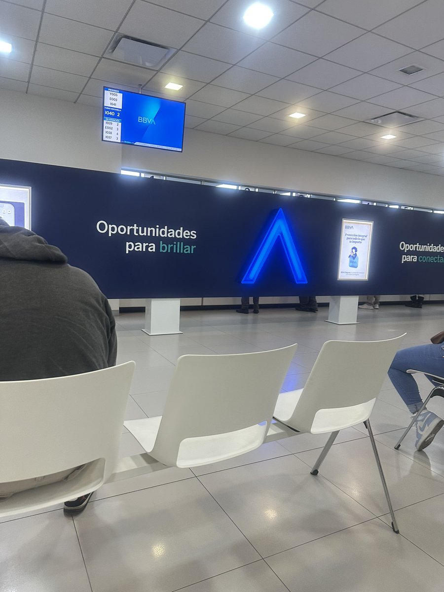 valmont_d's tweet photo. @BBVA_Mex  2 horas para una reposición de tarjeta?  Es neta? https://t.co/0pPBuI05jU