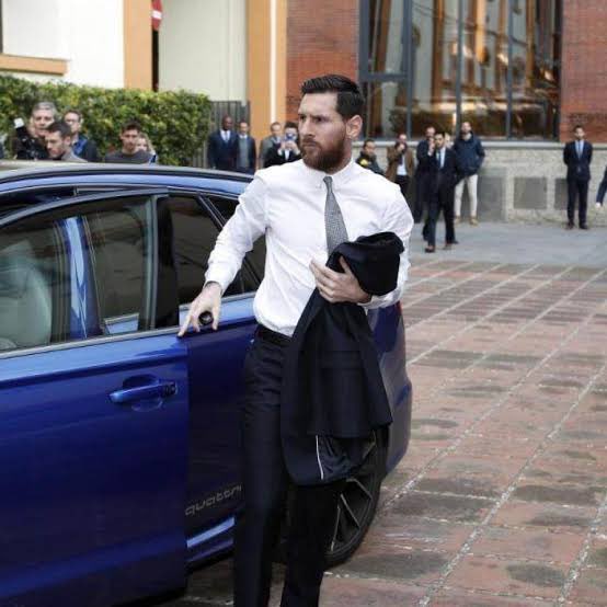 Ayo__musco's tweet photo. Cristiano Ronaldo’s wedding has already begun in Portugal today, and he is finally set to marry Georgina Rodríguez. Football stars, along with celebrities such as Rihanna, Lionel Messi, Jay Z and Beyoncé, were spotted arriving at the wedding to show their love and support for the football icon.