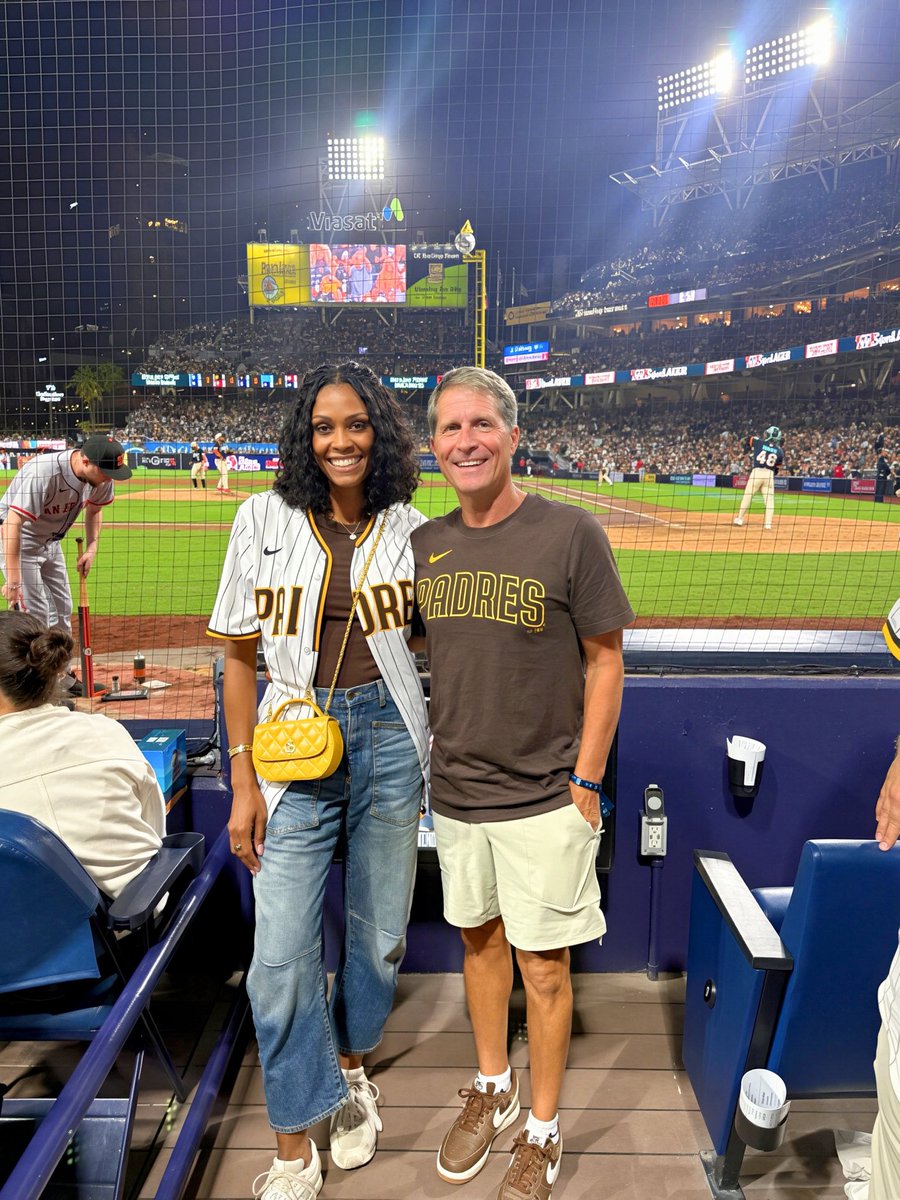 EricPMusselman's tweet photo. Great night for @Padres baseball ⚾️ https://t.co/bwavJ07Jop