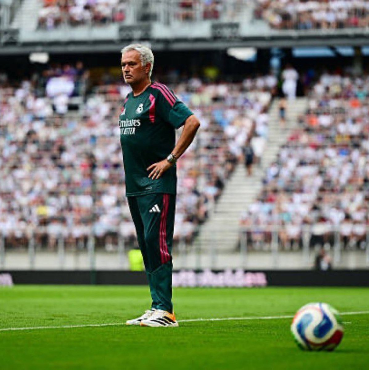 AdriRM33's tweet photo. DON JOSÉ MOURINHO, GRACIAS POR VOLVER. https://t.co/zYcKUGYKc3