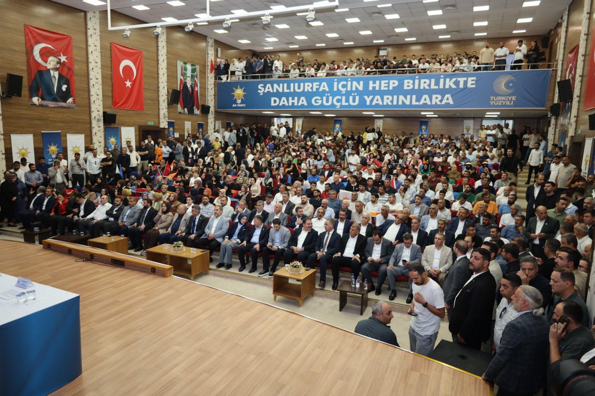 SalihAldeniz5's tweet photo. 📍 AK Parti Şanlıurfa İl Danışma Meclisi

Genel Başkan Yardımcımız, AR-GE ve Eğitim Başkanımız Sayın @mustafasenbd’nin katılımıyla AK Parti Şanlıurfa İl Danışma Meclisi Toplantımızı büyük bir coşku içerisinde gerçekleştirdik.

Cumhurbaşkanımız Sayın Recep Tayyip Erdoğan’ın liderliğinde, #TürkiyeYüzyılı hedeflerimiz doğrultusunda birlik ve beraberlik içerisinde milletimize hizmet yolunda kararlılıkla çalışmaya devam ediyoruz.
@RTErdogan @mustafasenbd 
@avyusufibis @osmannazlier 
@milhamigunbegi @furkankucukk_ 
@ElgunSuleyman @mehmetkusnet 
@ferdisenel25 @AkgencEyyubiye
