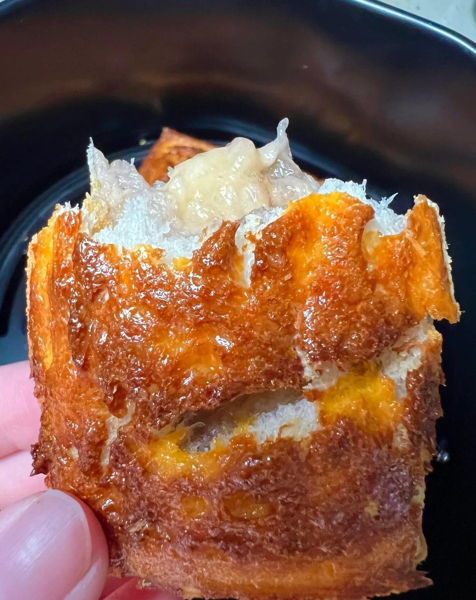 alison84td3's tweet photo. Just whipped up golden, fluffy banana muffins in my tiny kitchen—warm aromas, crumbly tops, and a perfect weekend pick-me-up! https://t.co/0ejrvq3ubK