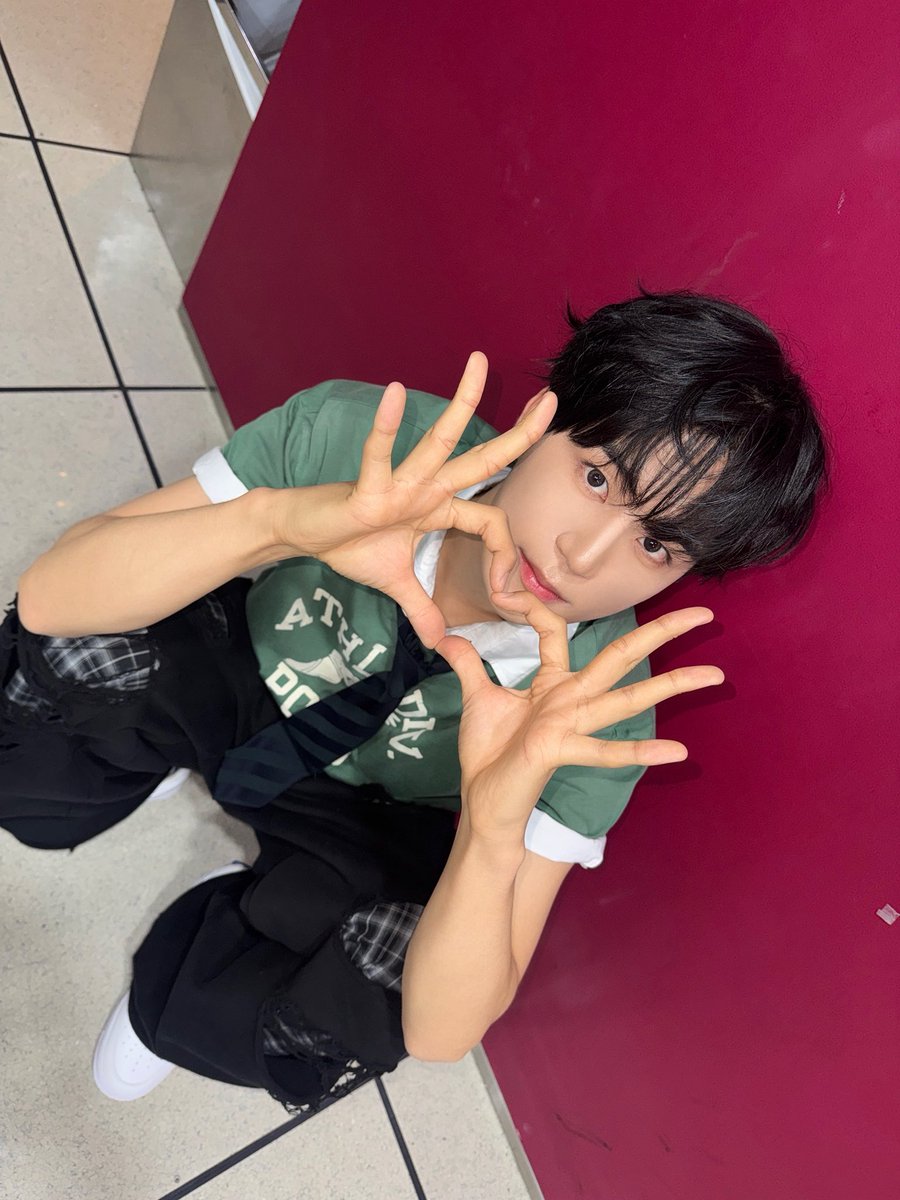 LUN8_members's tweet photo. [#준우] 
음중 끝끝!!🫶

#루네이트 #LUN8 #🫡 https://t.co/6yEWjk2QnB