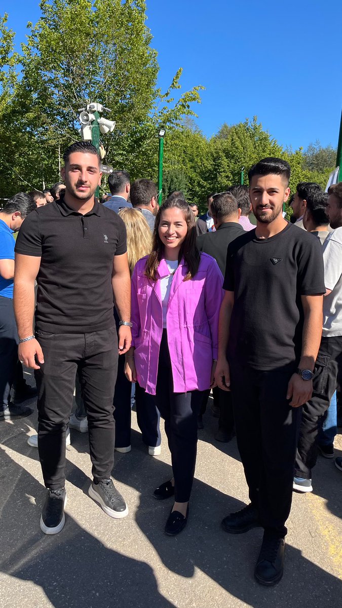 edremit_ak's tweet photo. Yürütme Kurulu üyelerimiz, Avukat Pırıl Özçelik ile bir araya gelerek günün anısına hatıra fotoğrafı çektirdi. https://t.co/ztR3bWimg2