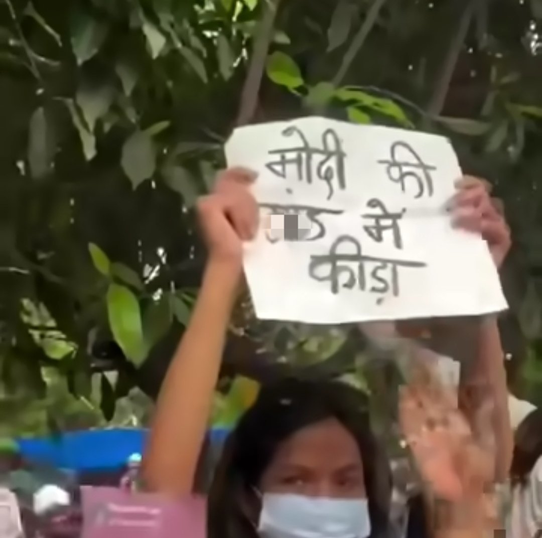 ASahayW's tweet photo. @infestedbrain @Shehzad_Ind @narendramodi Kya aapko nahin lagta hai ki inko sabak milni chahiye jis se ki ye aahe ja kr aise galti dobara na karen। Hamari aapki soch aur pasand alag ho sakti hai pr iska mtlab ye to nahin hai ki mai aapko upshabd kahun। https://t.co/IO9te9SrAb