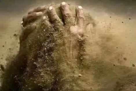 Azam_Khan30's tweet photo. اذیت کے دن اکیلے گزار کے ہم نے
آپ کے ہونے نہ ہونے پر مٹی ڈال دی https://t.co/KzULIxGjX9
