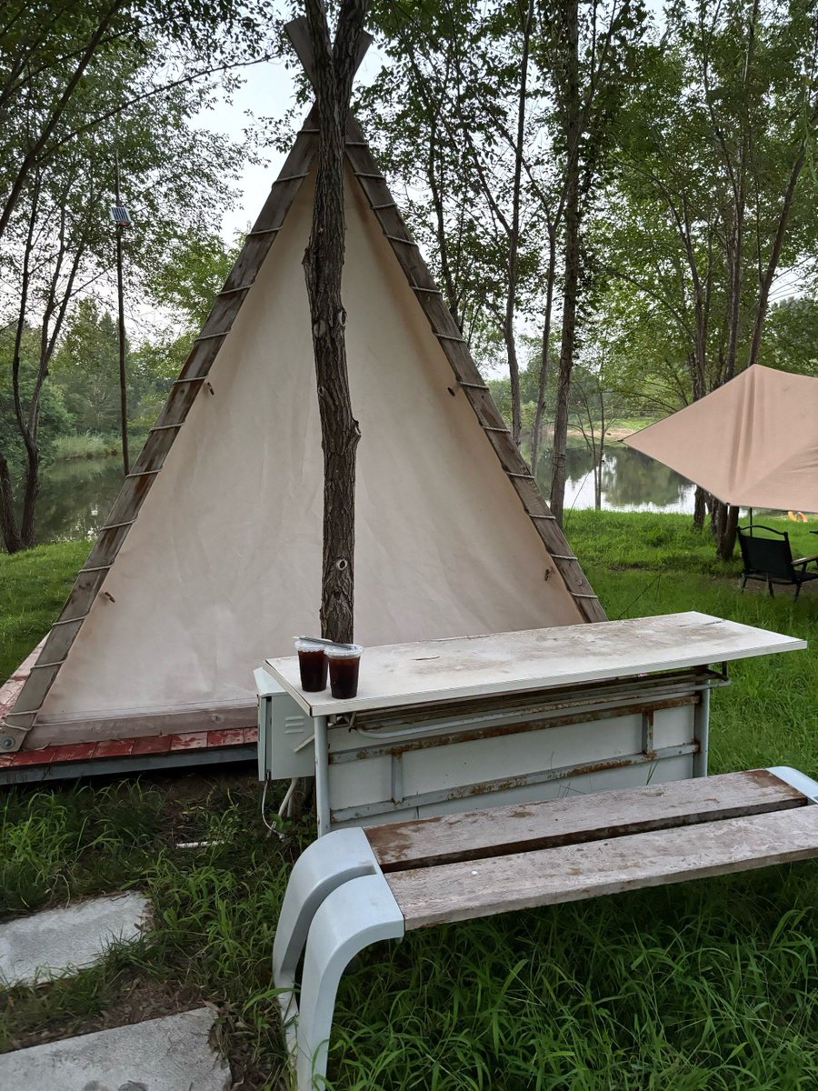 BridgettSibwpf's tweet photo. Just woke up to birds singing, fresh air and a warm campfire at sunrise—this is what slow weekends were made for. https://t.co/RRuPeh73bG