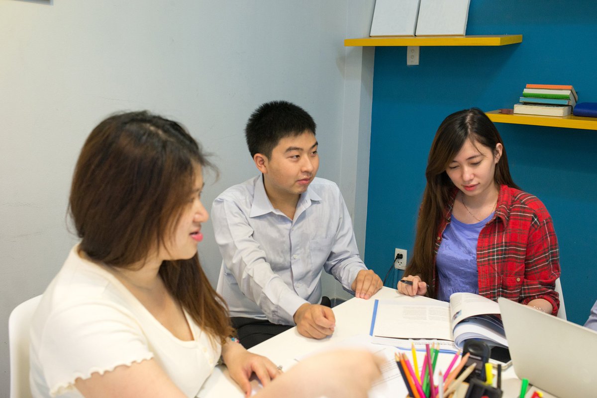 ModestaLaczfku's tweet photo. Working together on our group project, turning ideas into actionable plans! Every team member’s input counts ， https://t.co/gBdxZOXqCE