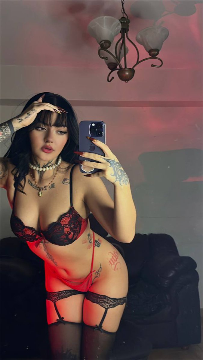 yeli_quinn's tweet photo. Do you like girls with tattoos?🖤 https://t.co/QJDDle56pY