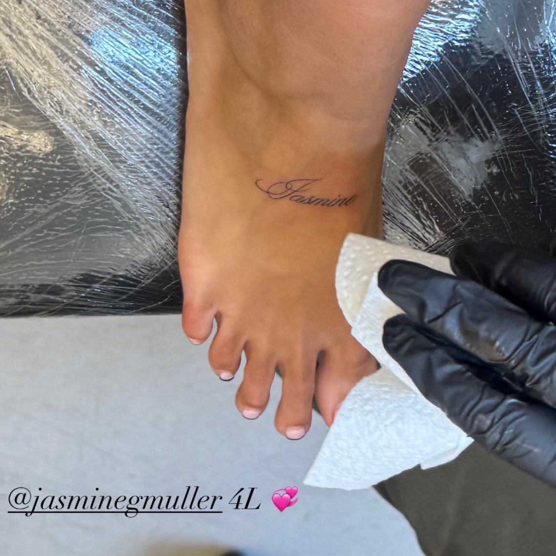 jazizem's tweet photo. stooppppp bella got a matching tattoo with jas’s name🥹 they’re so cute https://t.co/kRe8PtD6qI