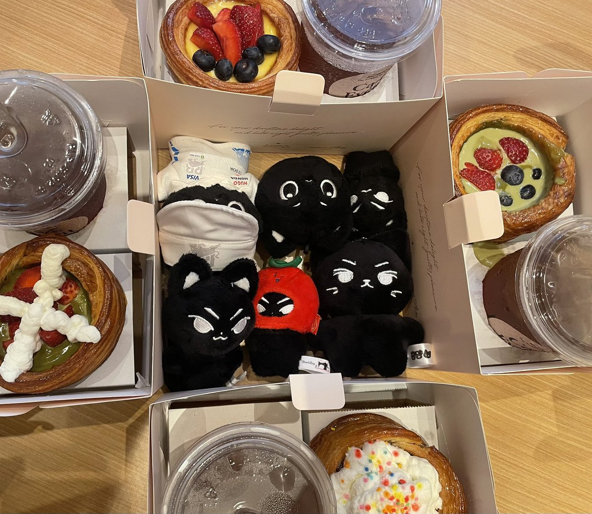 Kiraaa02102003's tweet photo. 🐈‍⬛🍊🇮🇩

Happy happyyyyyyyyy~~~~~~

#Xnghan #승한 https://t.co/33A9CIqsdc