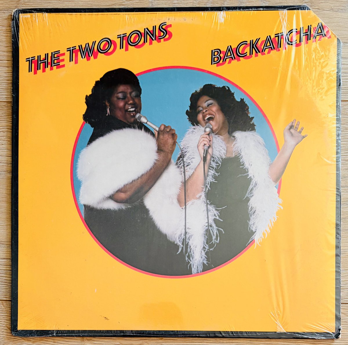 purplefunker's tweet photo. 🔥The Two Tons • Backatcha🔥
1980 USA Vinyl Pressing
Firts album by Sylvester’s Angels…
Martha Wash & Izora Armstead
aka Two Tons O’ Fun
aka The Weather Girls
#NowPlaying #Vinyl
#TwoTonsOfFun #VinylAddict
#MarthaWash #IzoraArmstead https://t.co/JX4EhkAToi