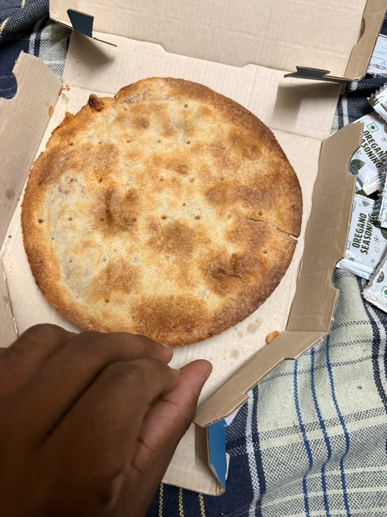 MHanusaikrishna's tweet photo. @dominos_india worst service from Hyderabad bowenpally. Delivered ice cold pizzas with incomplete order. #worstpizza. No helpdesk. No customer support norhing. https://t.co/lwBBHbNL3M