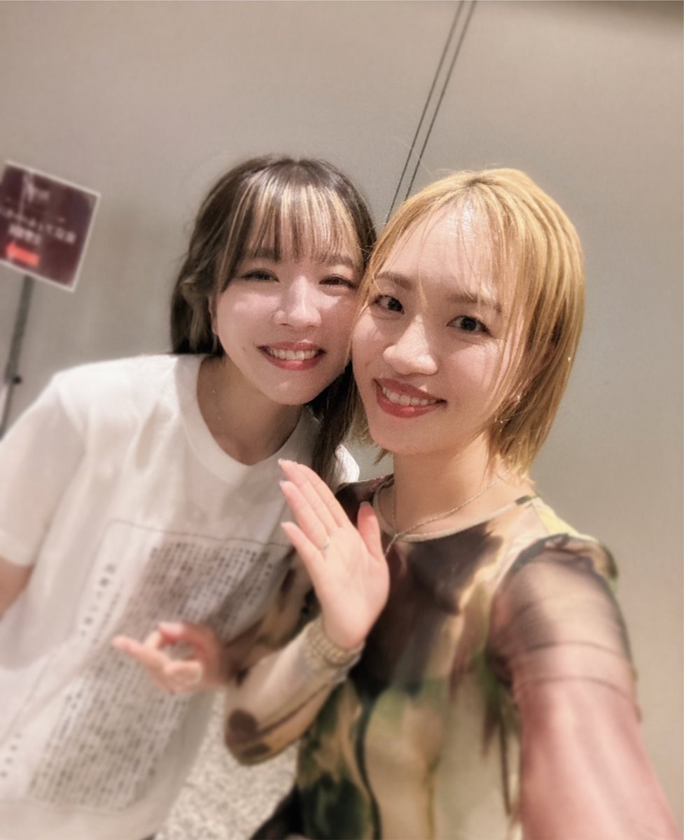 YuiMugino's tweet photo. そしてmiletちゃん❣️@milet_music 

どんなスリリングな展開でも、最後にmiletちゃんの歌が流れて心がほんわか暖かくなるまでがフリーレンアニメのワンセット🫶🏻

なんと、miletちゃんとは2023年のレディクレでコーラスさせてもらって以来の共演でした！

ステージで歌いながらこっちに歩いてくるmiletちゃんを見て、ツアーで一緒に歌わせてもらった懐かしい日々を思い出してうるうるしちゃった。🥹

やっぱりmiletちゃんの曲でハモるの、最高に気持ち良い🔥love yooooou❤️