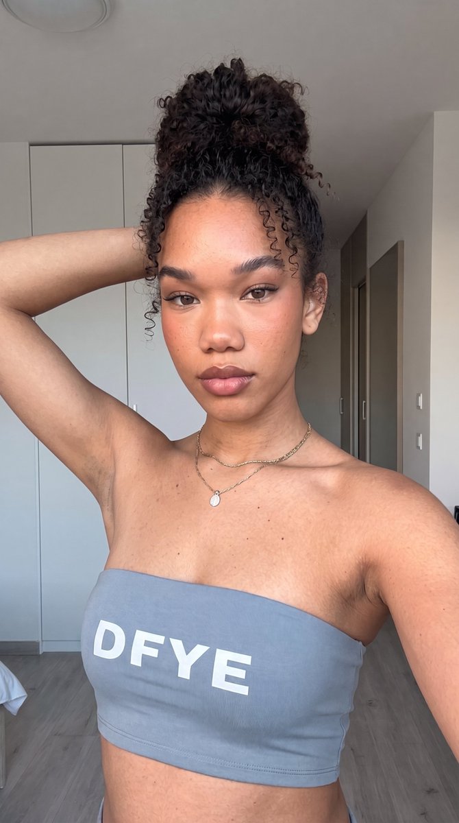 rosesnangel's tweet photo. me without estrogen vs after estrogen ✨🏳️‍⚧️ https://t.co/vhUAuIMKS6