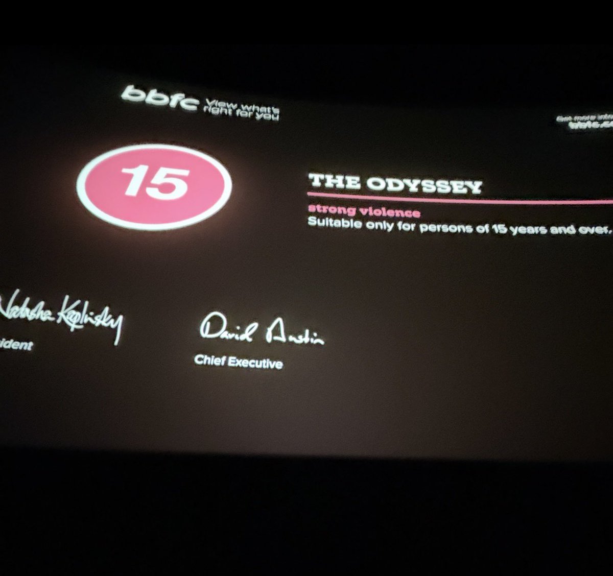 zainvisibl3's tweet photo. Front row! My neck was #aching https://t.co/pAJ8nVAOJj