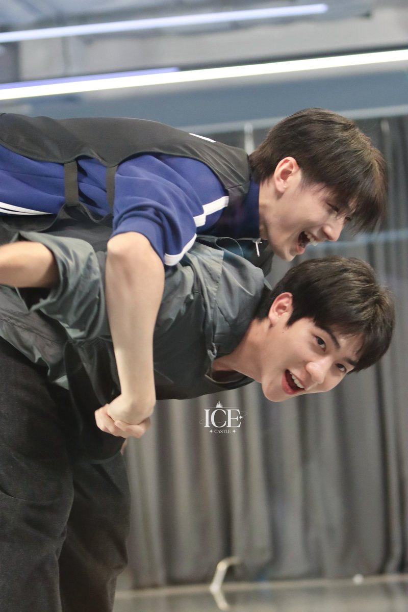 IceCastleTH's tweet photo. 📸 01/08/2026 The Alpha Camp Day6

ไอซ์กับออนเซ็นเล่นอะยัยยยหน่ะะ

APIKIT MA NI MA 
#TheAlphaCamp6thLive
#apikiticeza67 #Onzen_ktp https://t.co/v5FazrcICJ