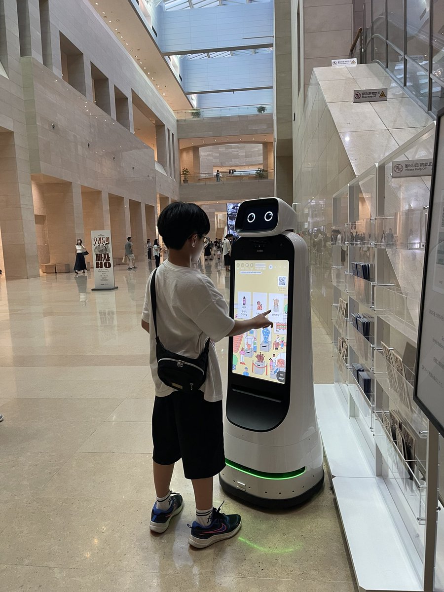 igwang's tweet photo. Summer vacation in Korea 🇰🇷✨

A little history, a little culture, and a whole lot of fun! 🏛️❤️

We took the kids to the National Museum of Korea, and they were amazed by what they saw.

The best kind of family trip?
Learning something new together. 🇰🇷

#Korea #Seoul #FamilyTrip https://t.co/fdNkQSq7EV