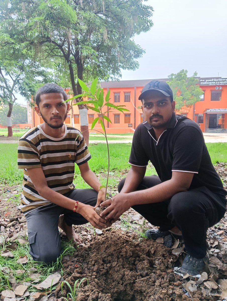 pypbihar's tweet photo. "साँसें हो रही हैं कम, आओ पेड़ लगाएँ हम!" 🌳
340वें सप्ताह का हरित अभियान—पौधरोपण, संरक्षण और सेवा। प्रकृति के प्रति हमारा संकल्प निरंतर जारी है।
#GoGreen #PYPBihar #TreePlantation https://t.co/0RNPbu0FoJ