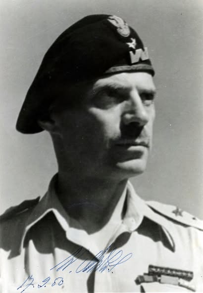VonPritzwald's tweet photo. Generał Władysław Anders o Powstaniu Warszawskim:
"Jestem na kolanach przed walczącą Warszawą, ale sam fakt powstania w Warszawie uważam za zbrodnię. 
Dziś oczywiście nie jest jeszcze czas na wyjaśnienie tej sprawy, ale generał Komorowski i szereg innych osób stanie na pewno przed sądem za tak straszliwe, lekkomyślne i niepotrzebne ofiary.
Kilkaset tysięcy zabitych, doszczętnie zniszczona Warszawa, straszliwe cierpienia całej ludności, zniszczony dorobek kultury kilku wieków i wreszcie całkowite zniszczenie ośrodka oporu narodowego, co dziś szalenie ułatwia zadanie sowietyzacji Polaków.
Byłem pewien, że Armia Czerwona nie udzieli prawdziwej pomocy powstańcom i pozwoli na zniszczenie polskiego ośrodka niepodległościowego"