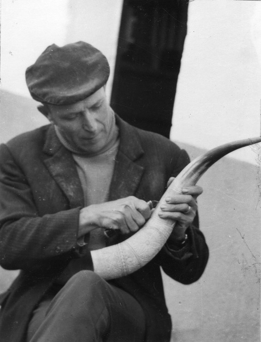 hernanimatos's tweet photo. Artes do Vagar e Mestres do Saber-fazer
4 – JOAQUIM CARRIÇO ROLO
Para ler, clique aqui:
https://t.co/b7QpAoYtTC https://t.co/rZ9Yg2QbYY
