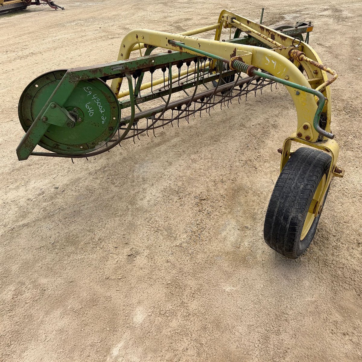 AllStatesAg's tweet photo. This John Deere 640 Rake / Tedder just arrived at our Ft. Atkinson, IA salvage yard. If you need parts from this piece of equipment or any other, please call us at 877-530-3010. #JohnDeere #Hay #allstatesag #partsasap https://t.co/UyKKxyjPrP https://t.co/f4crIu9qG5