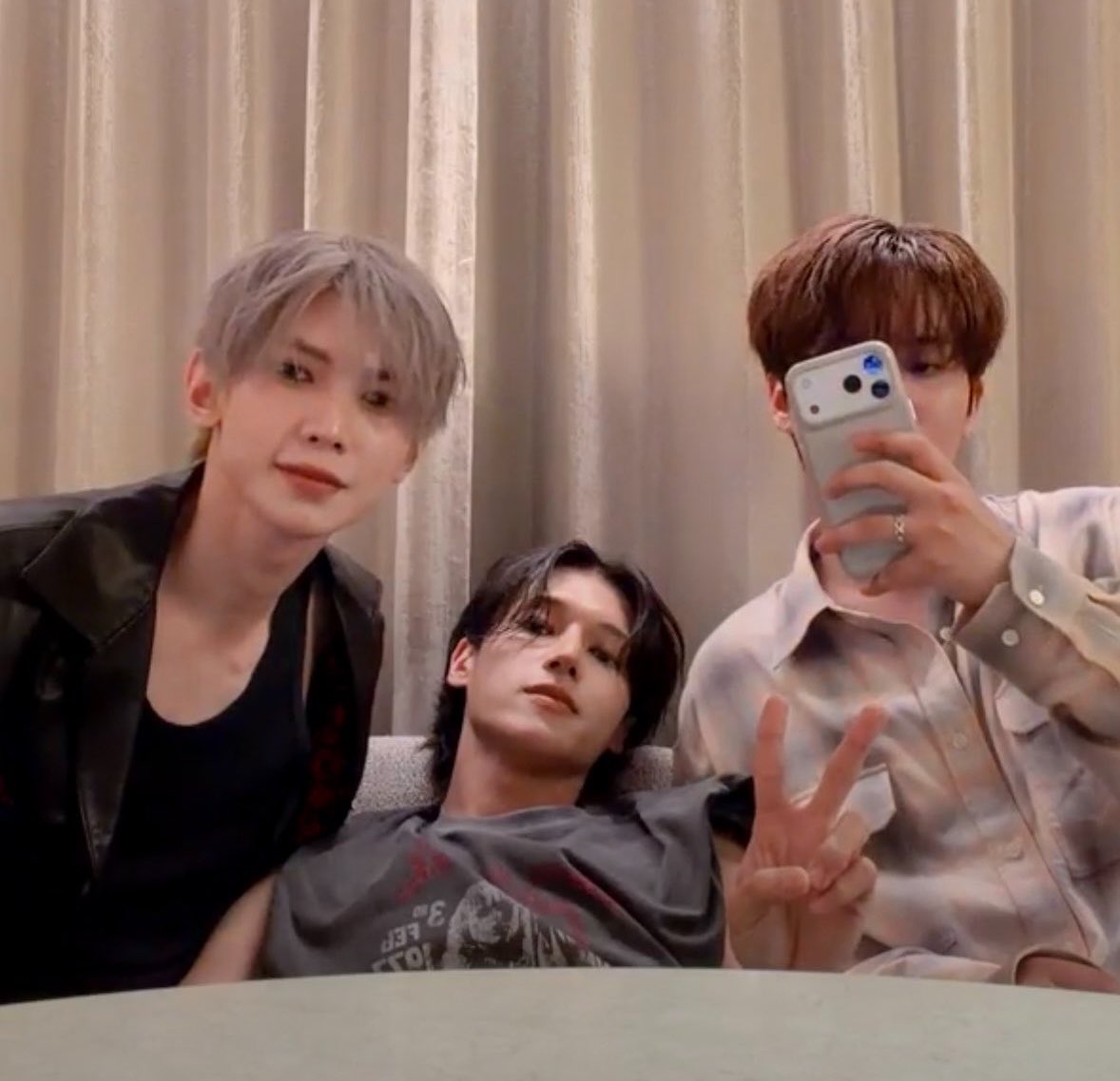yeomosexual's tweet photo. waitttt they used to be roommates :((( https://t.co/AmRruzvH6q