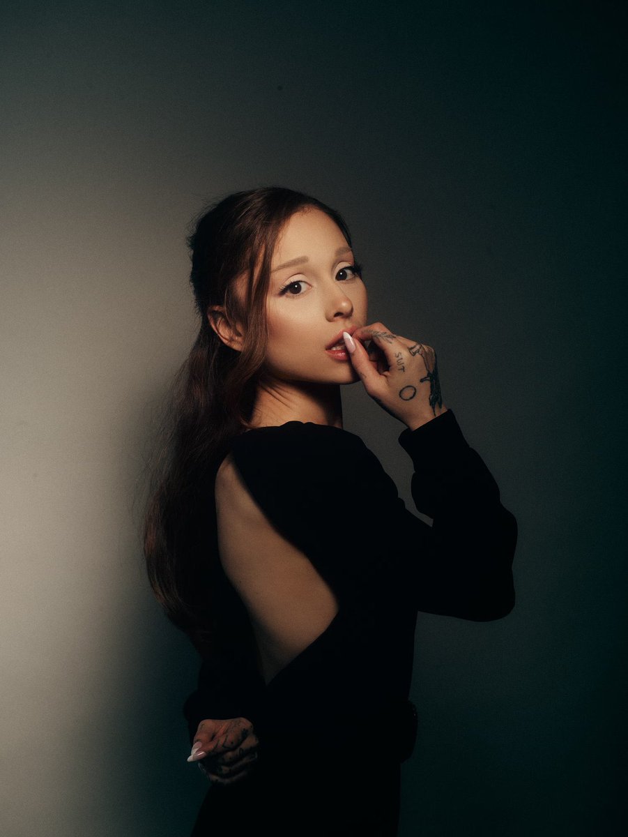 BuzzingPop's tweet photo. Ariana Grande becomes the first female artist to have three albums produce multiple #1 hits on global Spotify (‘thank u, next’,  ‘eternal sunshine’ &amp; ‘petal’). https://t.co/zHsDruRXsE