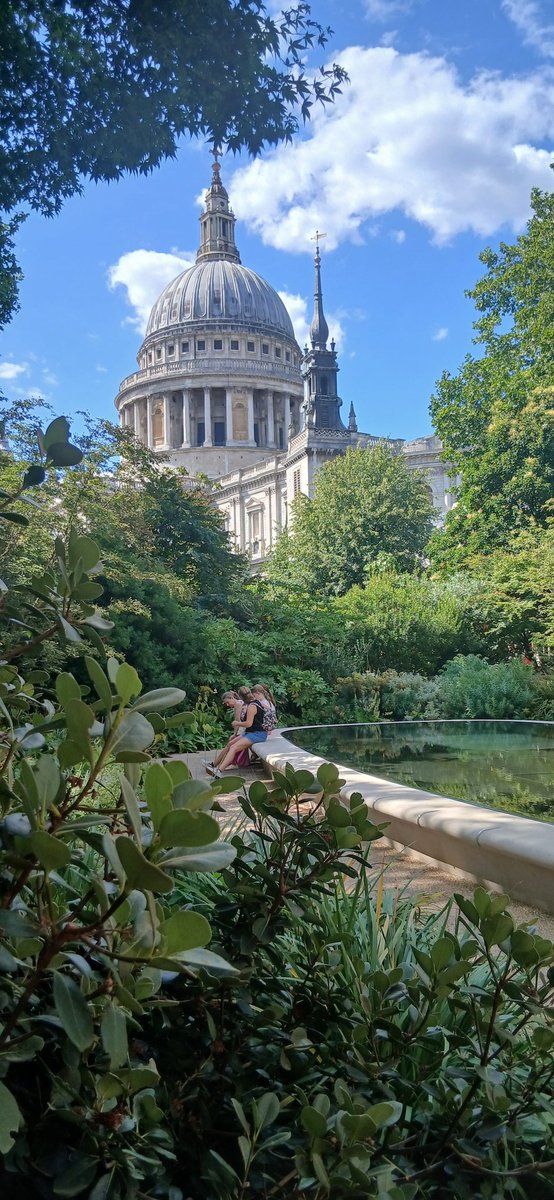 LinlathenAndrew's tweet photo. @GOTHICRICH Happy Saturday Richard #stpaulscathedral https://t.co/sbTqIN3OgS