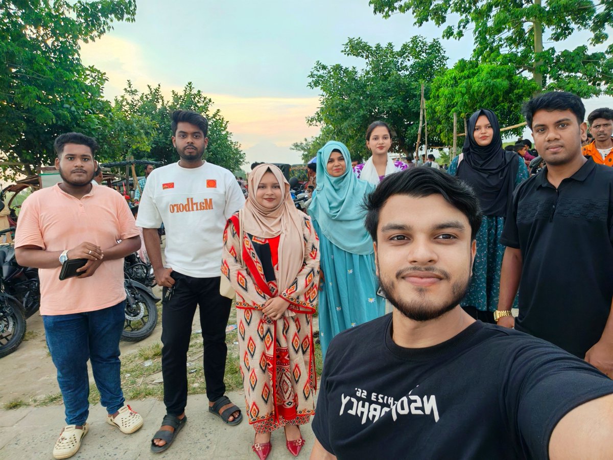 Mahanur_Rahman_'s tweet photo. It was a great time and I really enjoyed that time and the weather was good. Location: China badh 01 Sirajganj ❤️

#Desi #Girls #Boys #Adda #Friends https://t.co/UrHrbAtWiA