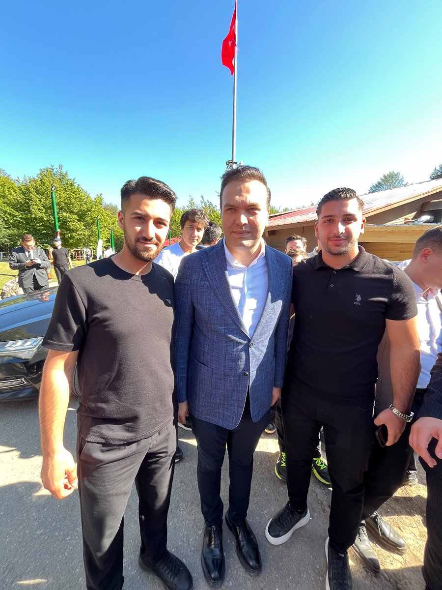 edremit_ak's tweet photo. Yürütme Kurulu üyelerimiz, Kocaeli Gençlik Şöleni kapsamında Gençlik Kolları Başkanımız Yusuf İbiş ve Gençlik Kolları Başkan Yardımcımız Osman Nuri Nazlıer ile bir araya gelerek hatıra fotoğrafı çektirdi. https://t.co/eJ8WmCFPdd