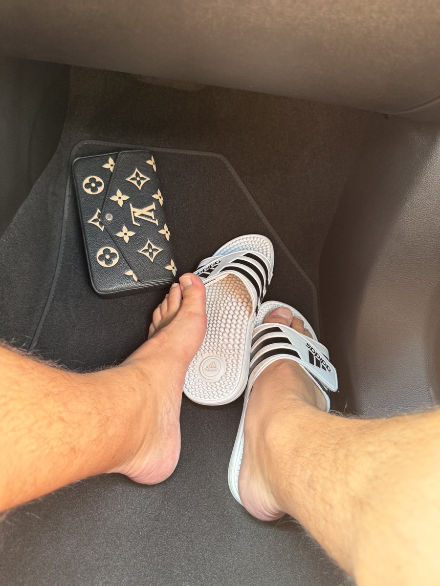 THECEOBEAR_DE's tweet photo. Den Wochentag Boliden noch schnell vom Aufbereiter geholt. Wer von euch kรผmmert sich um die Adiletten damit der Innenraum nicht gleich wieder dreckig wird?
#bmw #fastcar #alpha #ceo #master #cashmaster #paypig #feet #sweat #dom https://t.co/LwTiFlaeNy