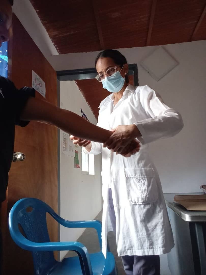 LAR_2025's tweet photo. Seguimos llevando Esperanza y Salud a todo el que necesita. Avanzamos en nuestros servicios desde el CDI Bararida, estado Lara 🇻🇪 comprometidos con la Virtud y el Honor de la medicina cubana 🇨🇺.
#CubaCoopera
#CubaNoEsUnaAmenaza
#TumbaElBloqueo https://t.co/JrFgdGNo1p