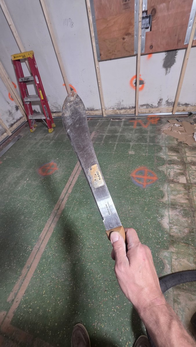 Carpenter_215's tweet photo. More #Demo and found a hidden treasure 🤑 #Brazilian made #Cutlas https://t.co/t8N0rkAj0j