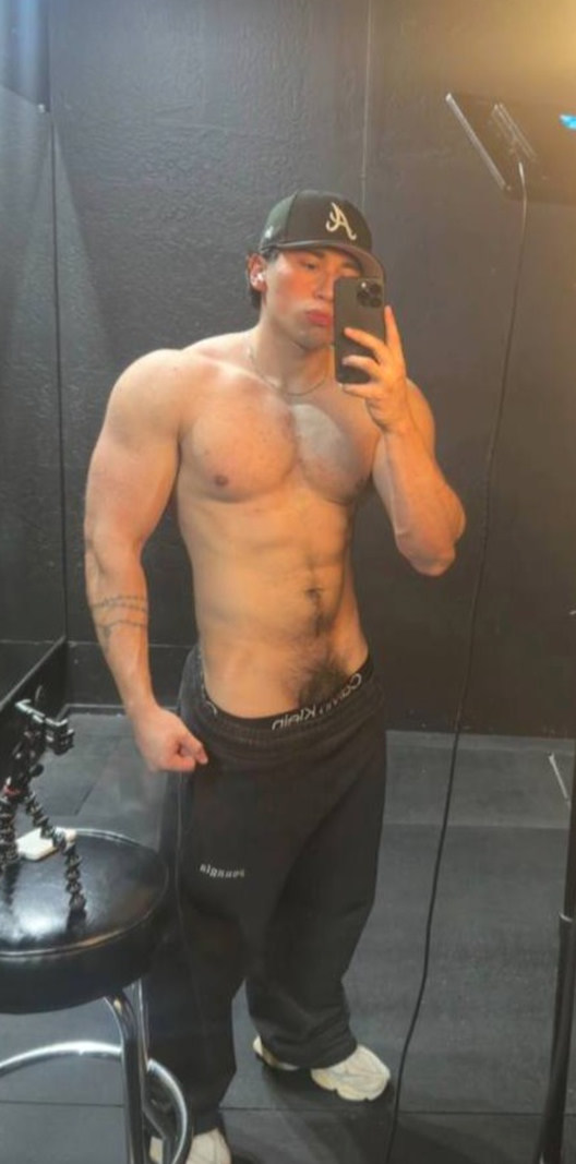 TFG_pluto's tweet photo. Where are my older🏳️‍🌈 men at? https://t.co/rGqlVGGyAq