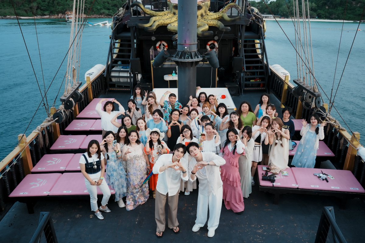 poomppsofficial's tweet photo. Thank you everyone for enjoying the vitamin sea together🌊🩵

#SeaYouWithUpPoom
#UpPoom #uppoompat #poompps https://t.co/QHyl3Joa26