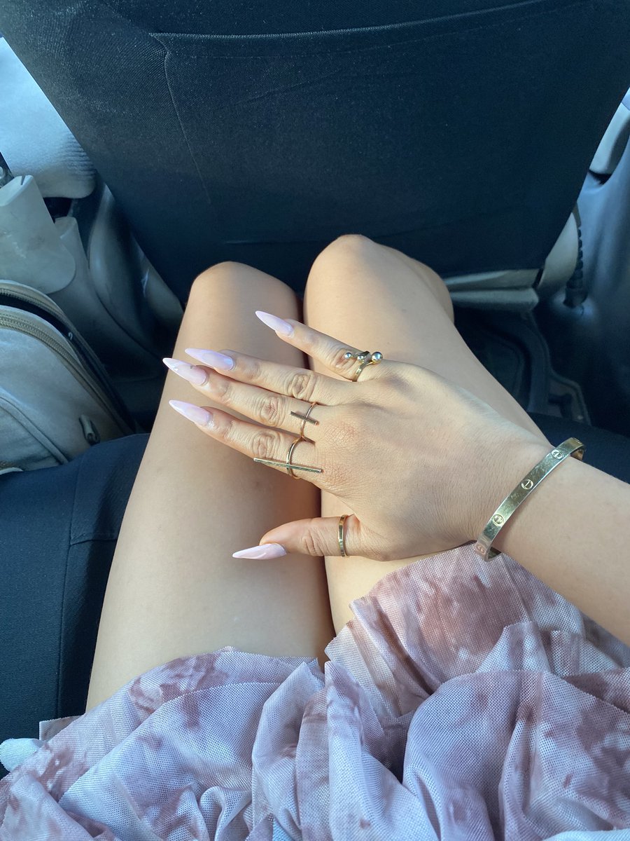 artsyada__'s tweet photo. got cute nails and an aot neckpiece 🫦 https://t.co/aBeGS5GeAG