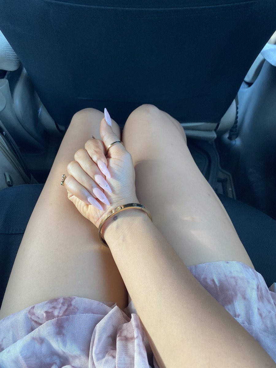 artsyada__'s tweet photo. got cute nails and an aot neckpiece 🫦 https://t.co/aBeGS5GeAG